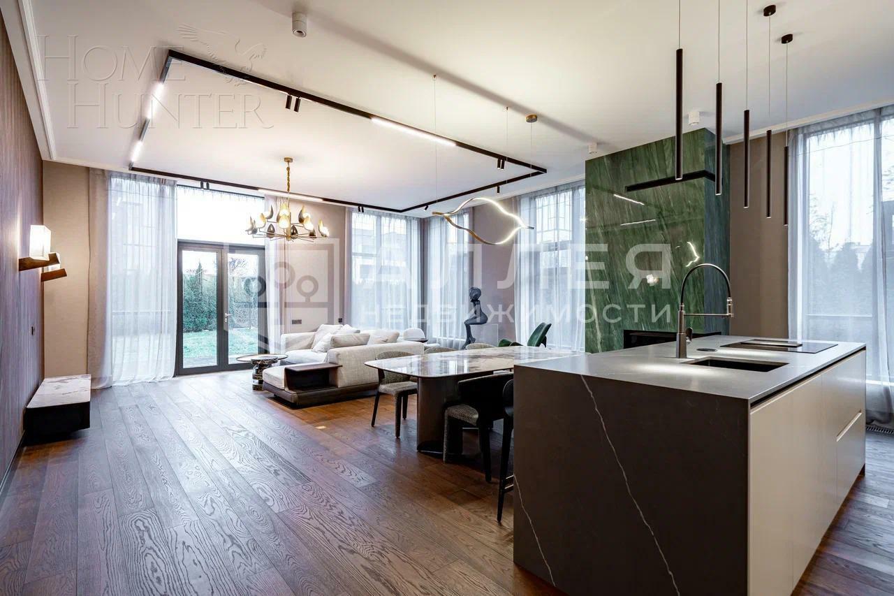 3-этажный таунхаус 310 м² с отделкой