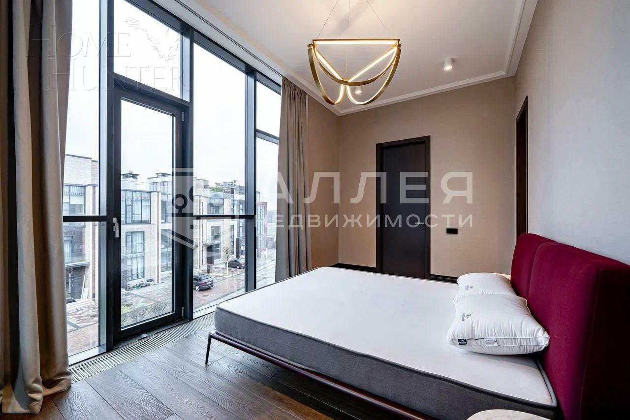 3-этажный таунхаус 310 м² с отделкой