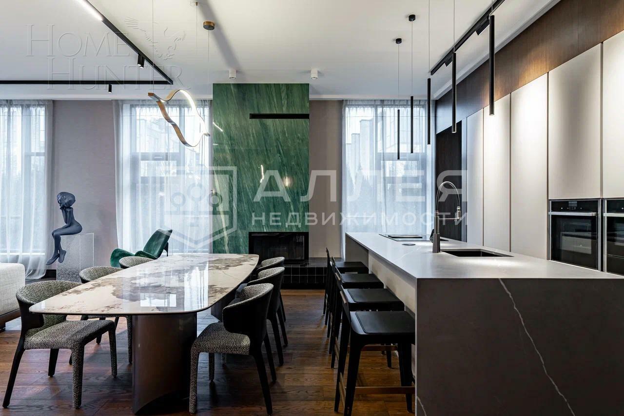 3-этажный таунхаус 310 м² с отделкой