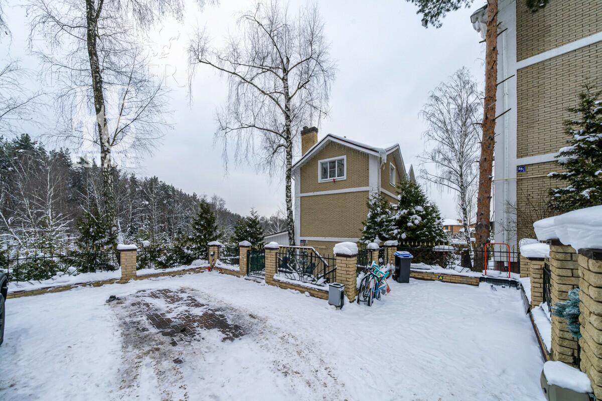 3-этажный коттедж 420 м² с отделкой