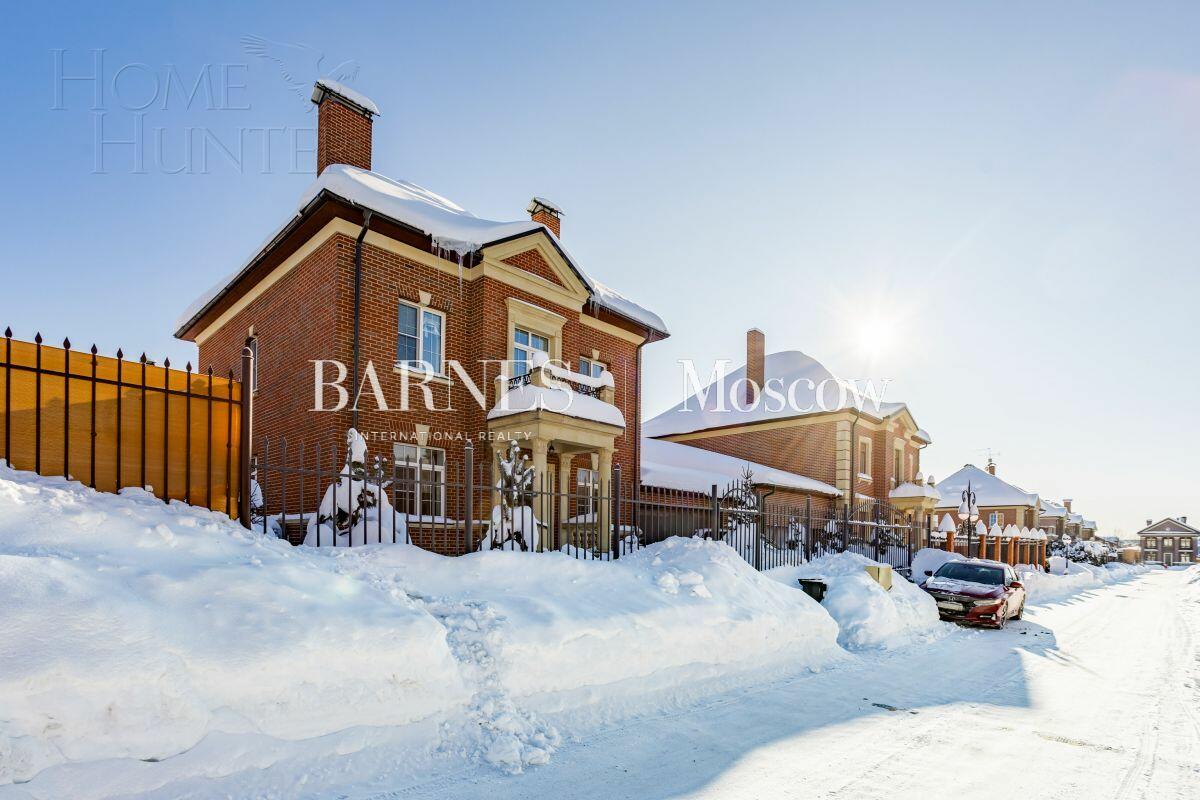 2-этажный коттедж 300 м² с отделкой