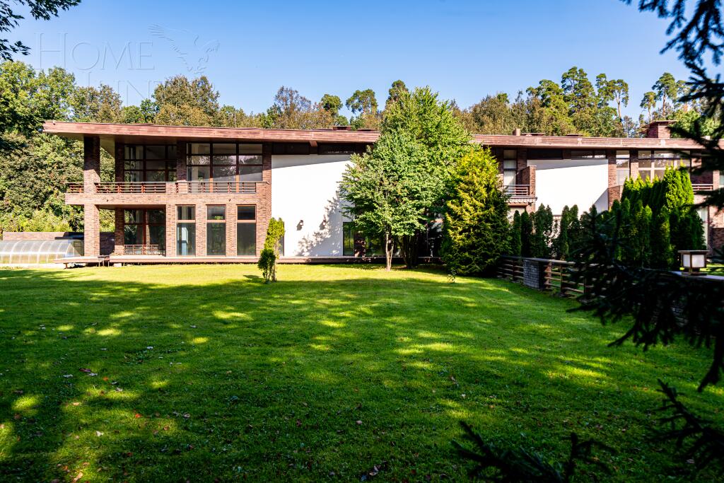 2-этажный таунхаус 371 м² без отделки