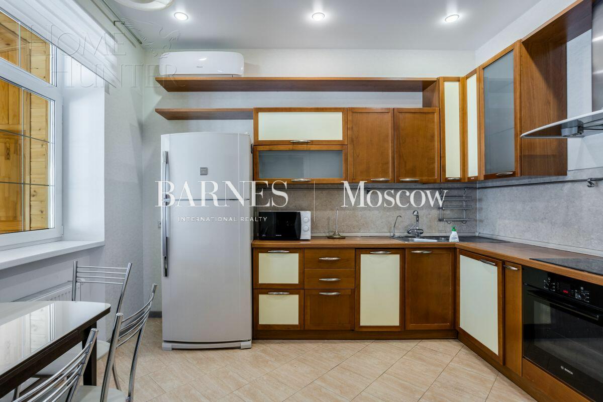 2-этажный коттедж 300 м² с отделкой