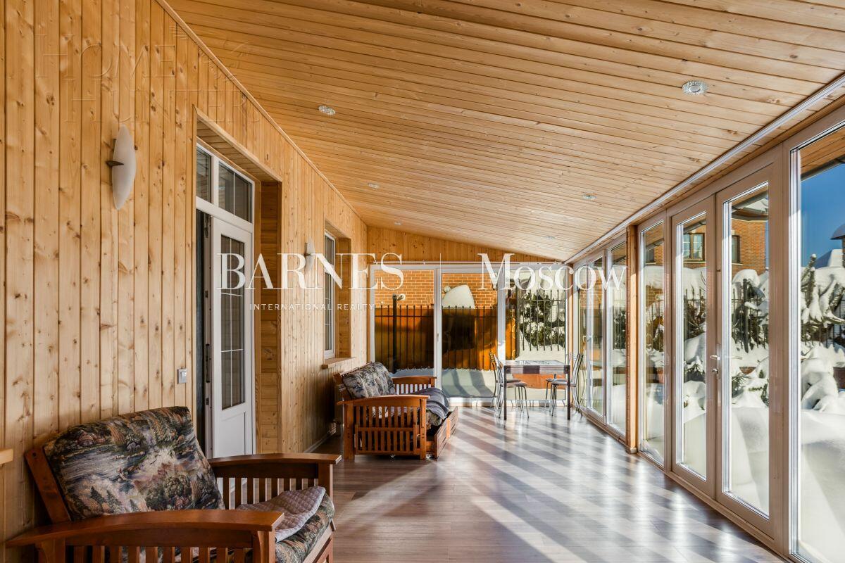 2-этажный коттедж 300 м² с отделкой