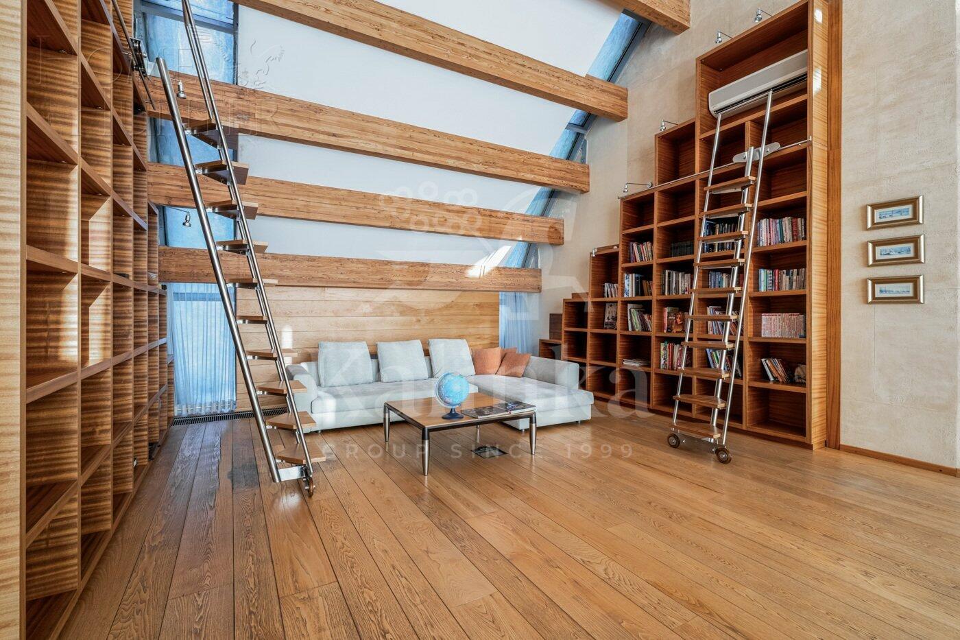 2-этажный коттедж 2 150 м² с отделкой