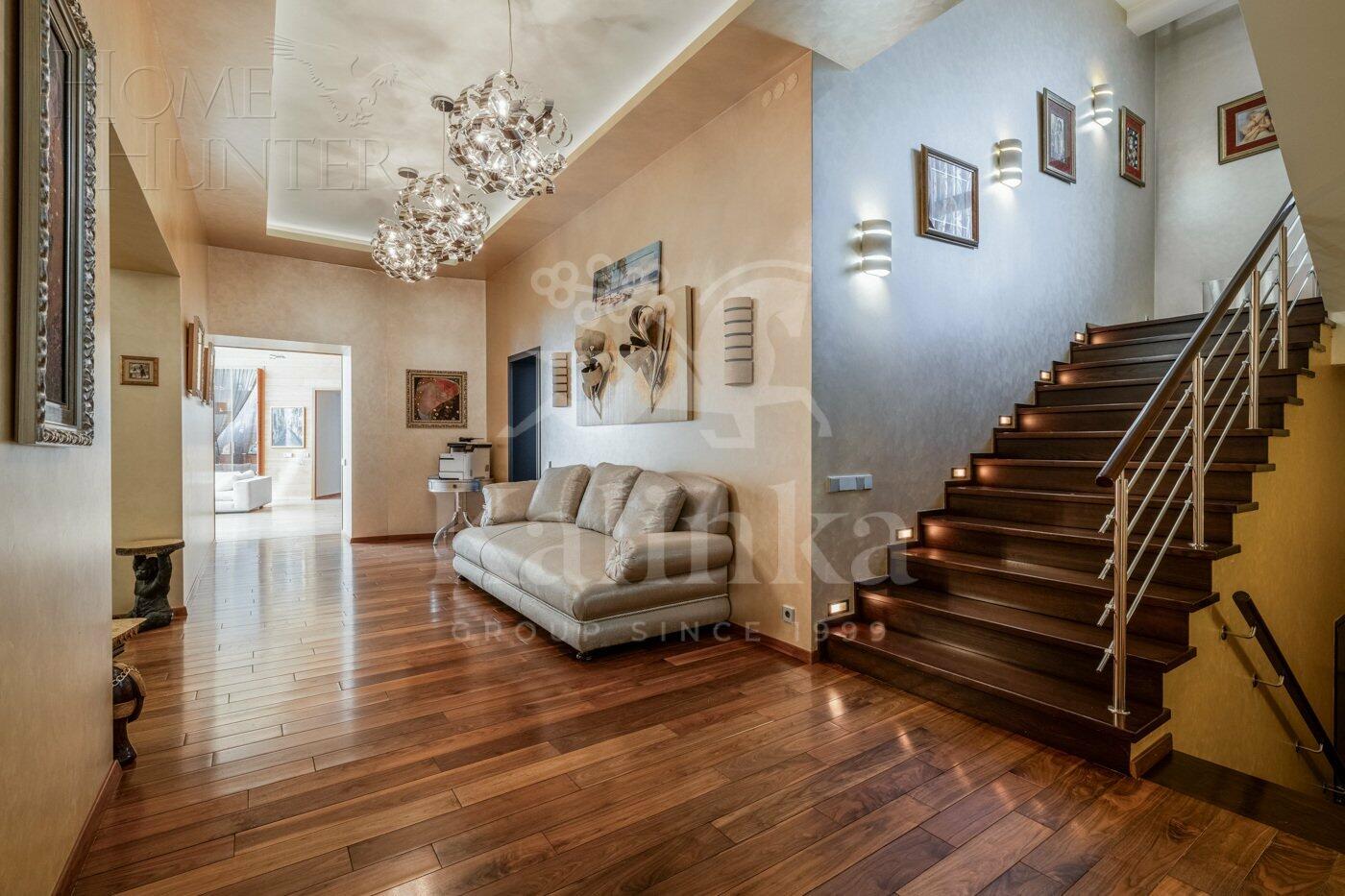 2-этажный коттедж 2 150 м² с отделкой