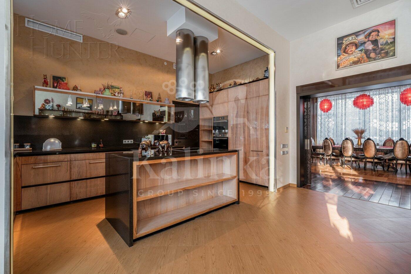 2-этажный коттедж 2 150 м² с отделкой