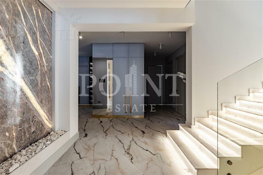 2-этажный коттедж 600 м² с отделкой