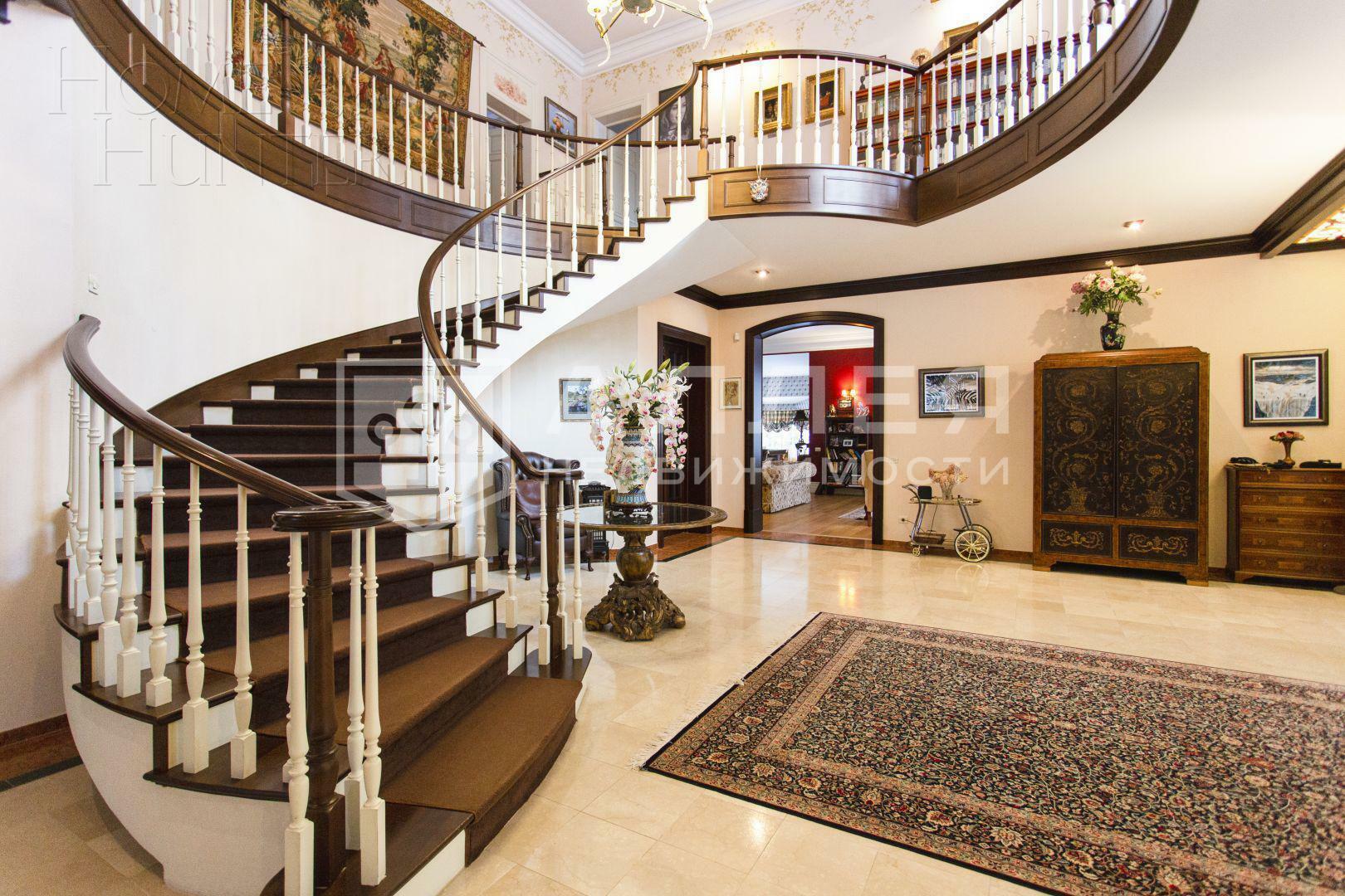 2-этажный коттедж 450 м² с отделкой