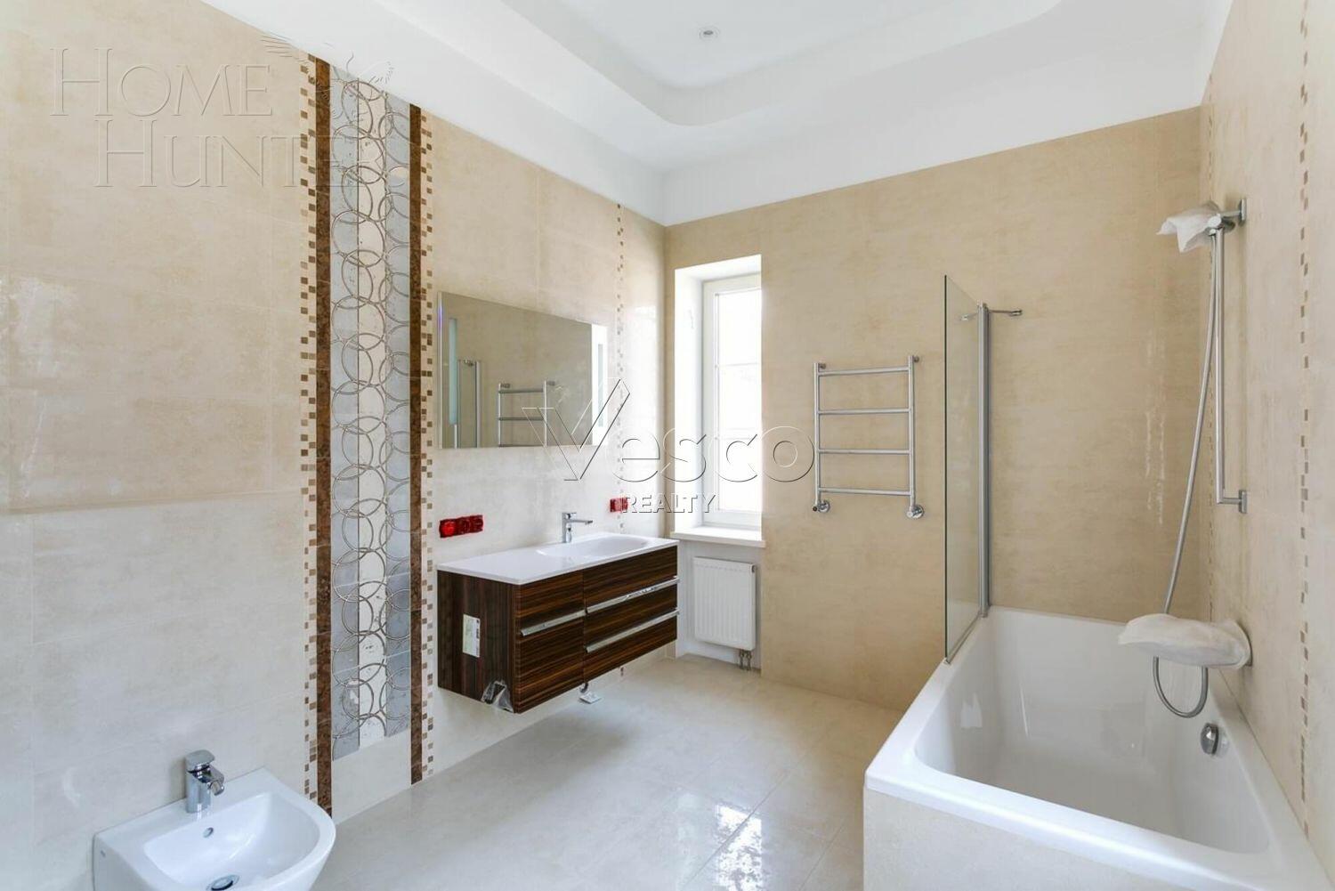 2-этажный коттедж 1 800 м² с отделкой