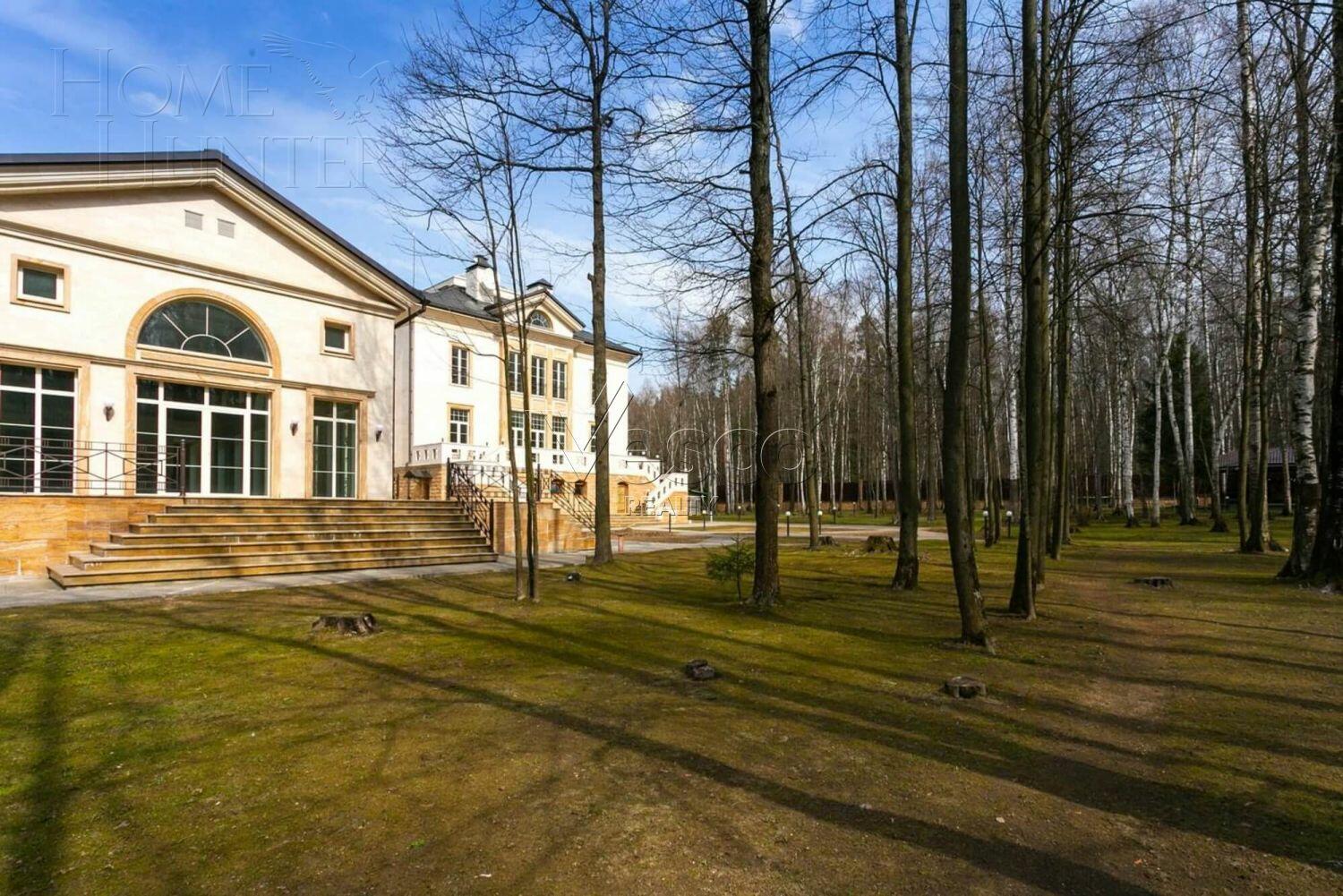 2-этажный коттедж 1 800 м² с отделкой