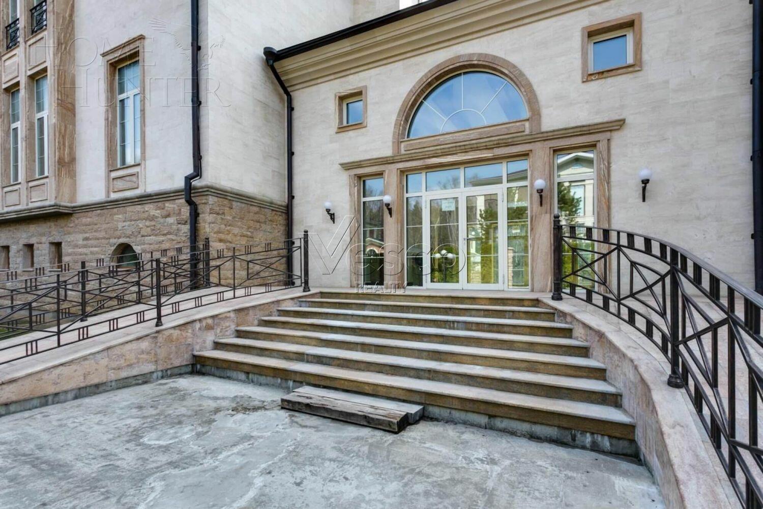 2-этажный коттедж 1 800 м² с отделкой