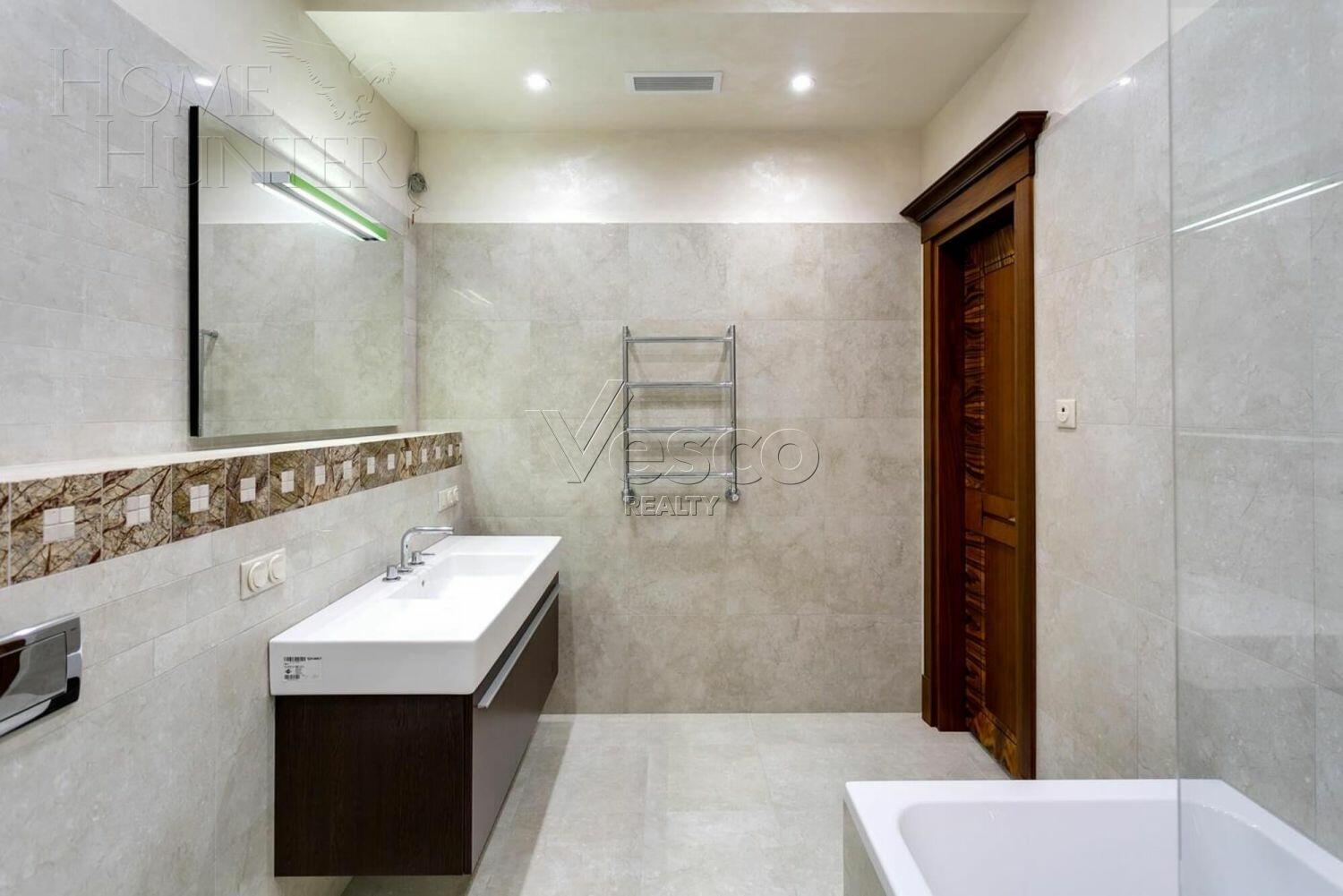 2-этажный коттедж 1 800 м² с отделкой