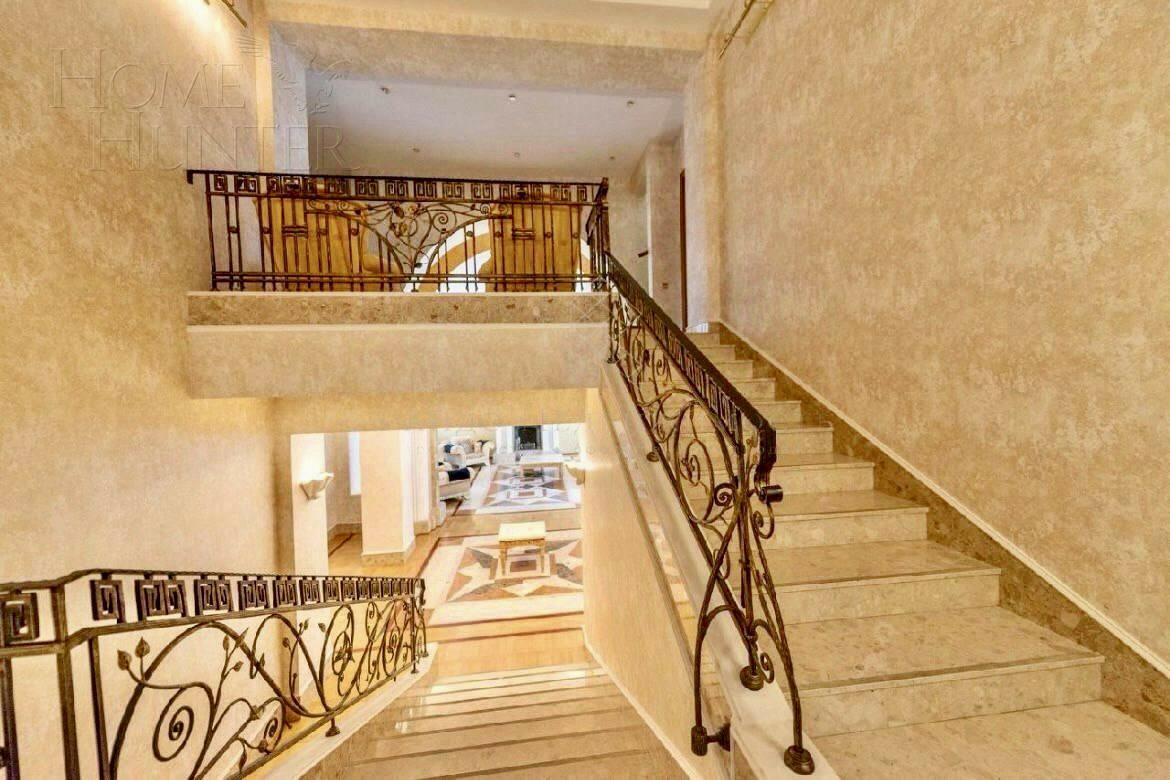 3-этажный коттедж 700 м² с отделкой