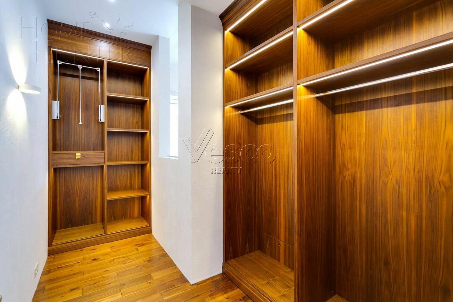 2-этажный коттедж 1 800 м² с отделкой