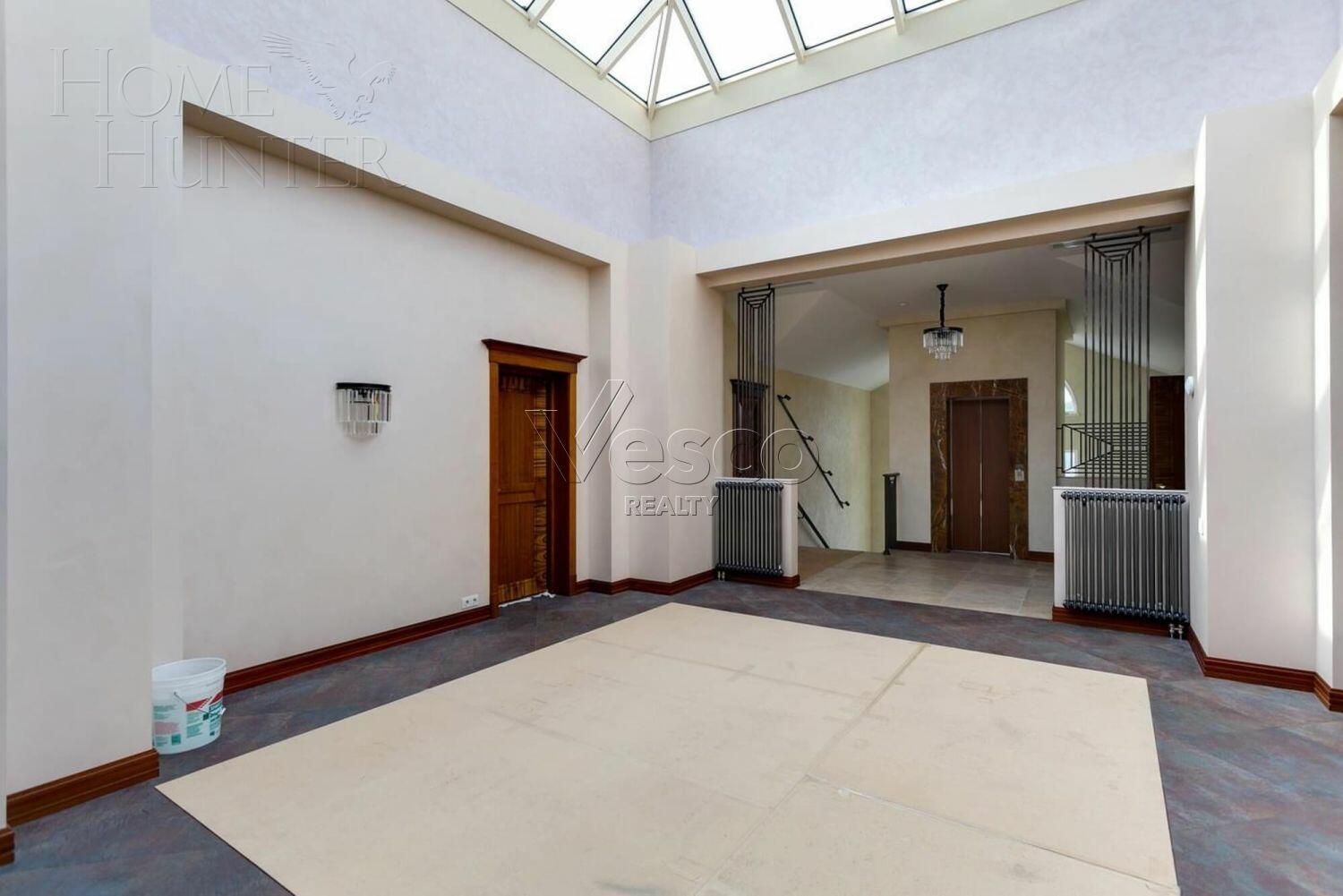 2-этажный коттедж 1 800 м² с отделкой