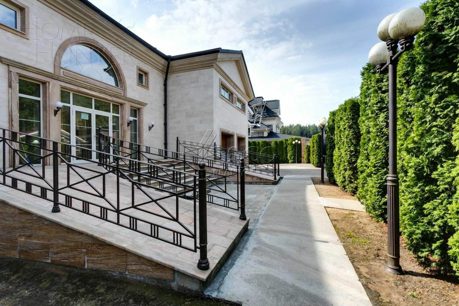 2-этажный коттедж 1 800 м² с отделкой