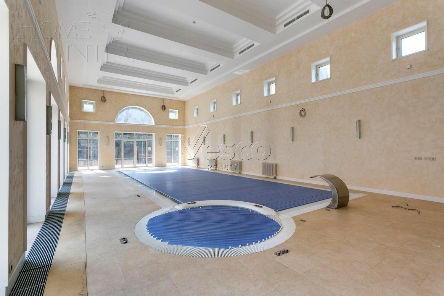 2-этажный коттедж 1 800 м² с отделкой