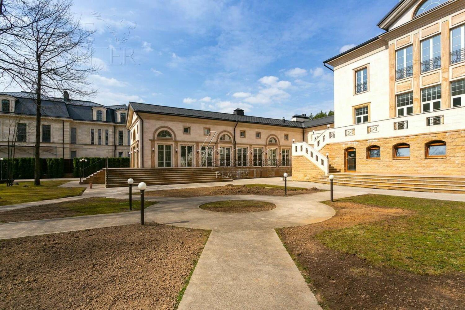 2-этажный коттедж 1 800 м² с отделкой