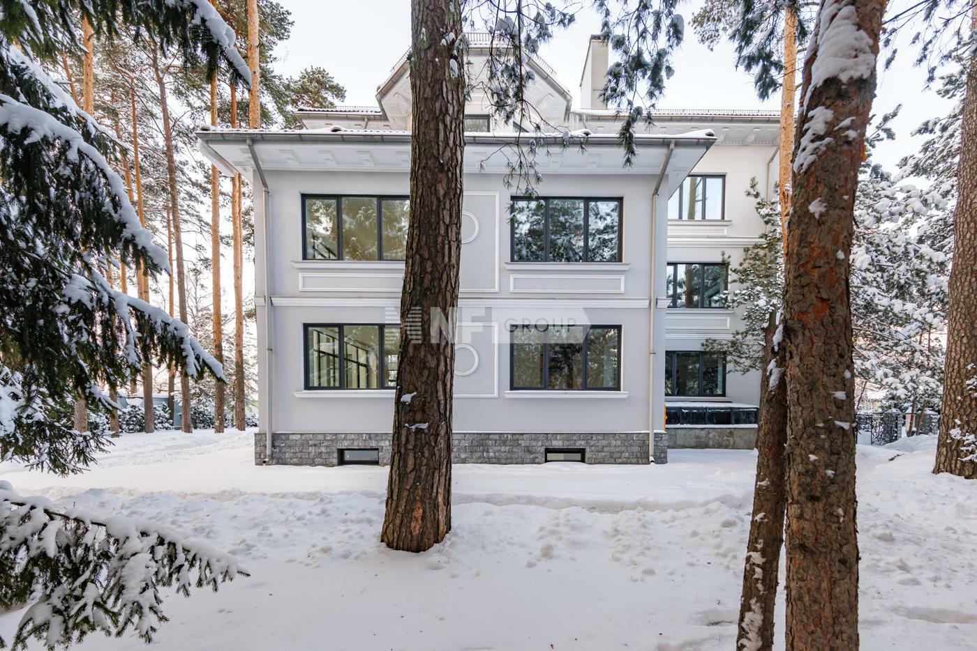 3-этажный коттедж 1 074 м² без отделки