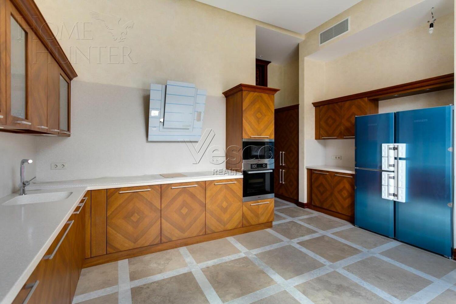 2-этажный коттедж 1 800 м² с отделкой