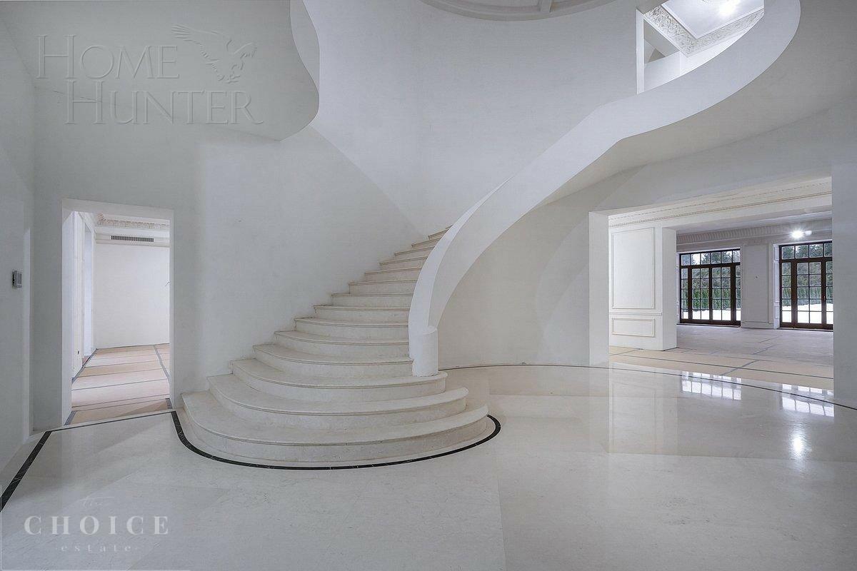 2-этажный коттедж 1 750 м² с отделкой