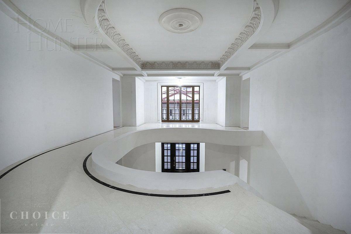 2-этажный коттедж 1 750 м² с отделкой