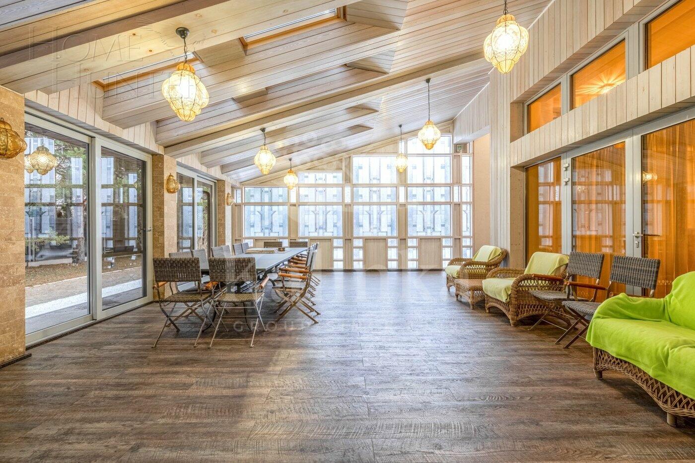 2-этажный коттедж 1 550 м² с отделкой