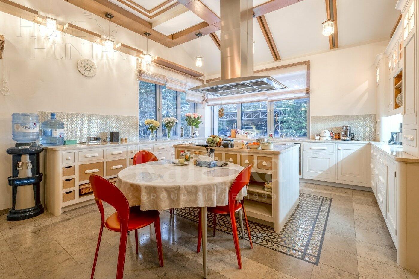 2-этажный коттедж 1 550 м² с отделкой