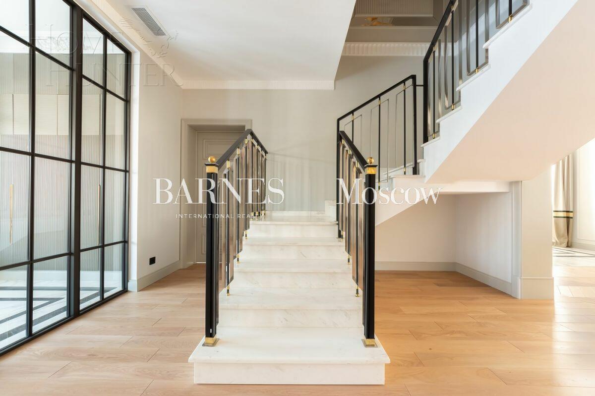 2-этажный коттедж 610 м² с отделкой