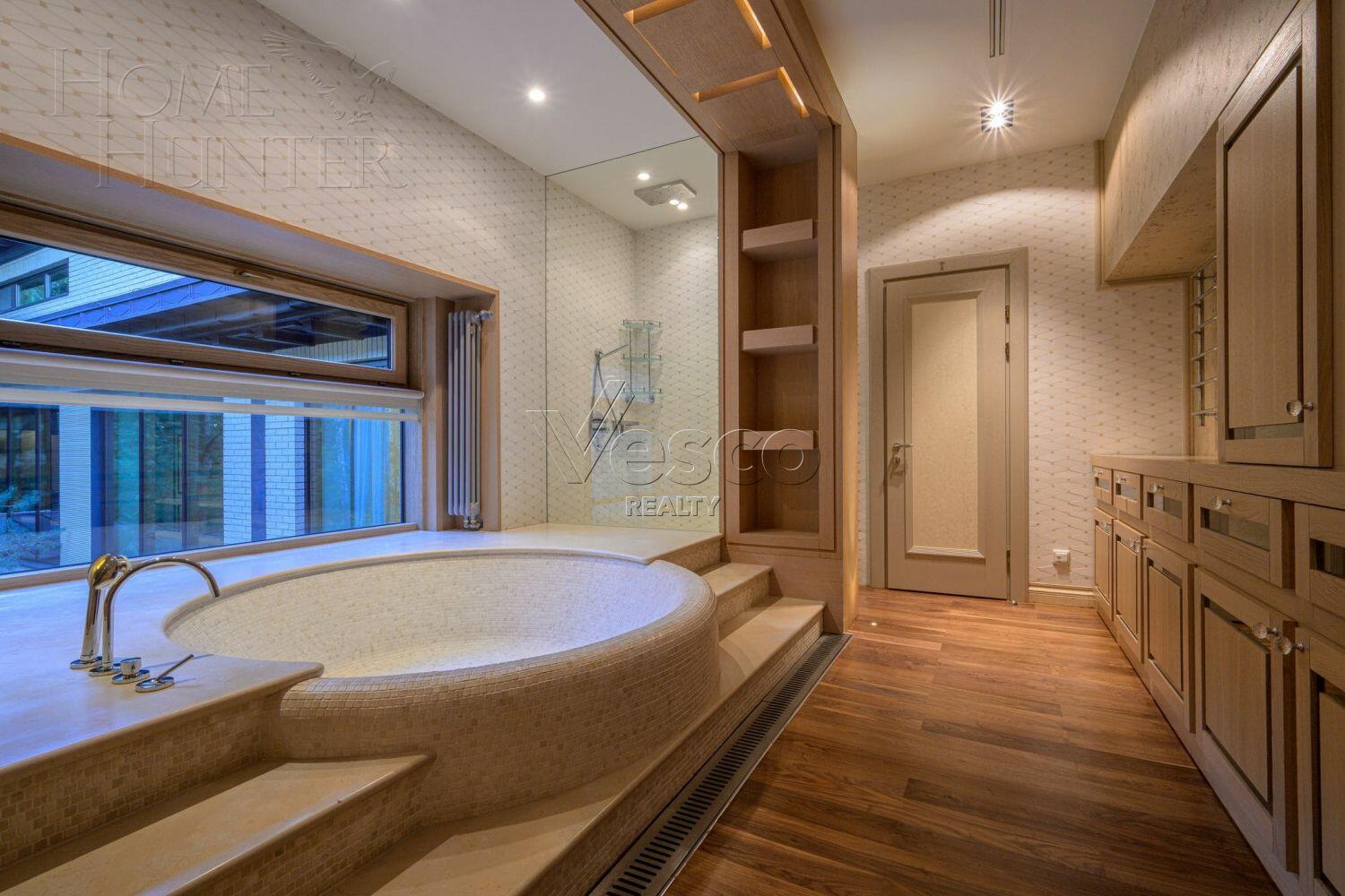 3-этажный коттедж 2 400 м² с отделкой