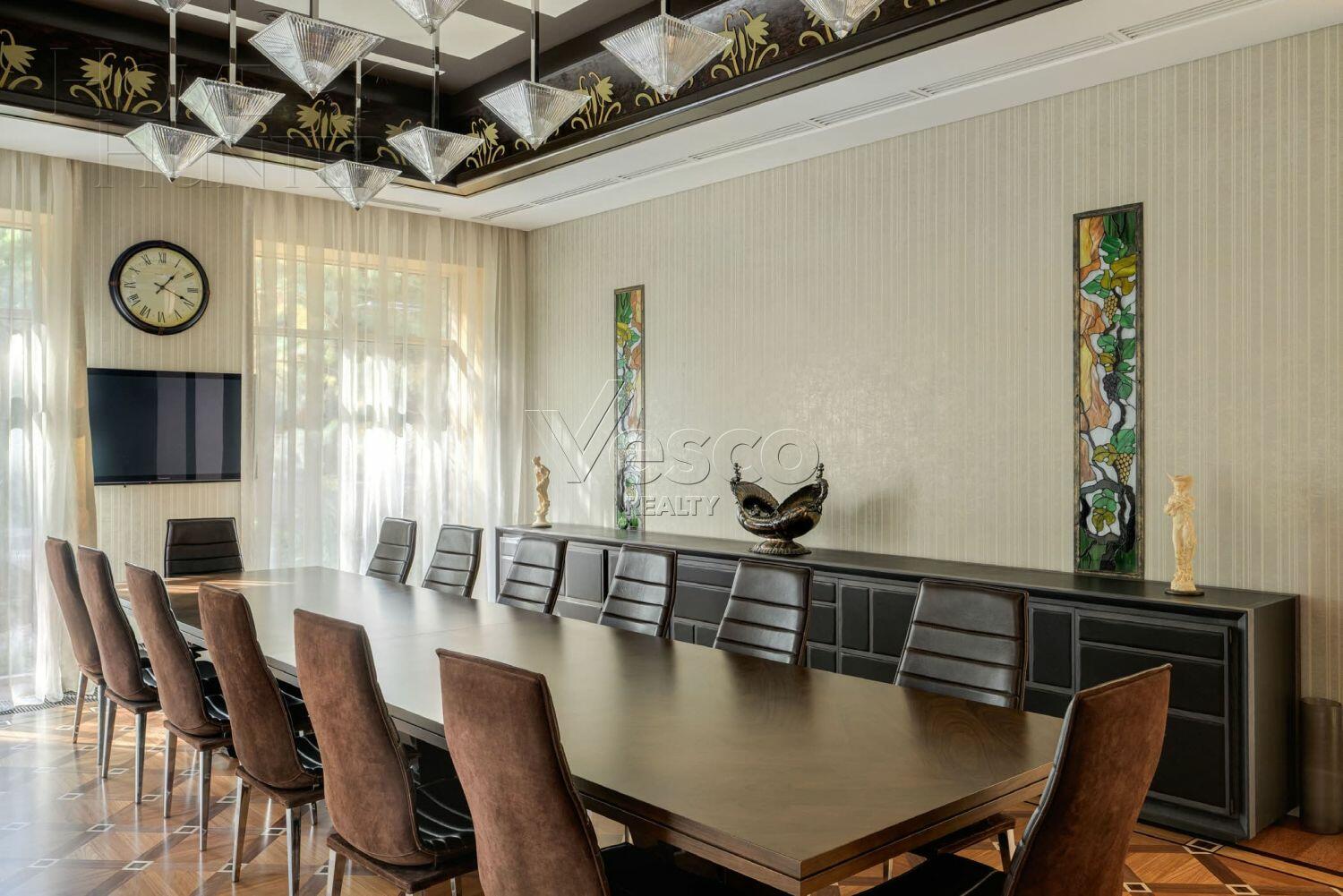 3-этажный коттедж 2 400 м² с отделкой