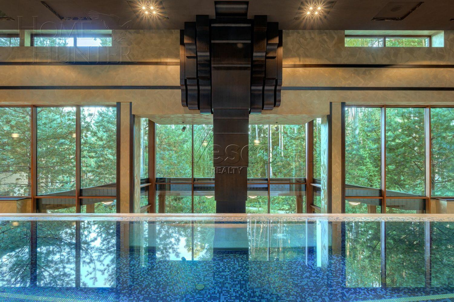 3-этажный коттедж 2 400 м² с отделкой