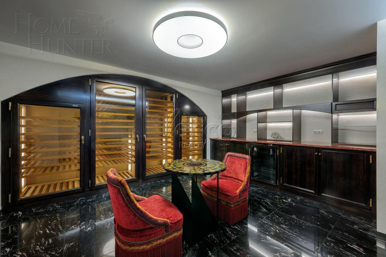 3-этажный коттедж 2 400 м² с отделкой