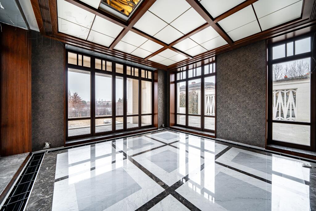 КОТТЕДЖ 1 250 м² с отделкой