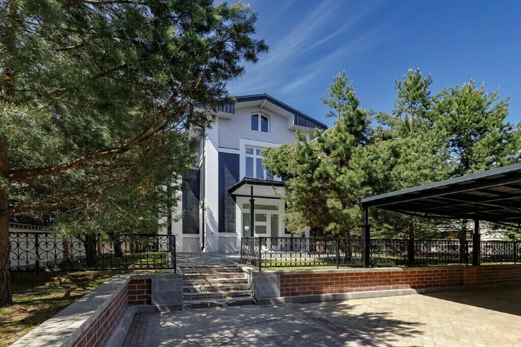 2-этажный коттедж 445.4 м² с отделкой