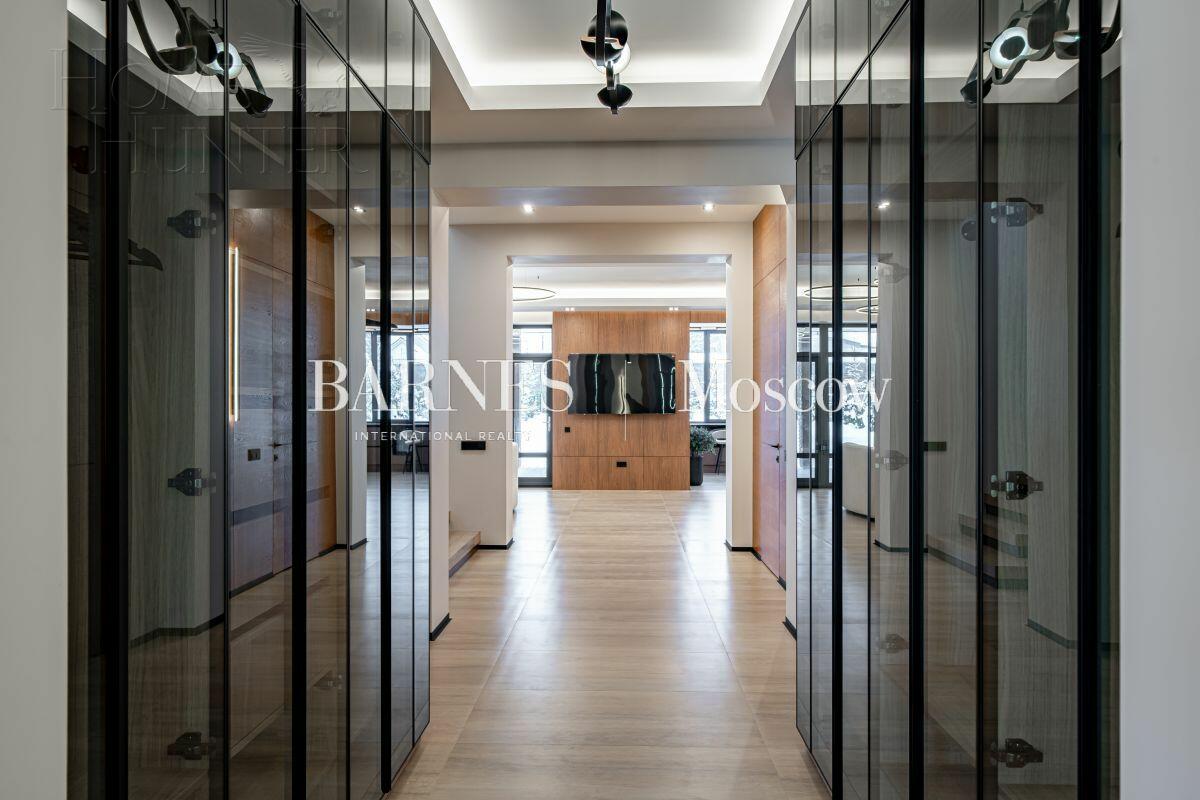 2-этажный коттедж 340 м² с отделкой