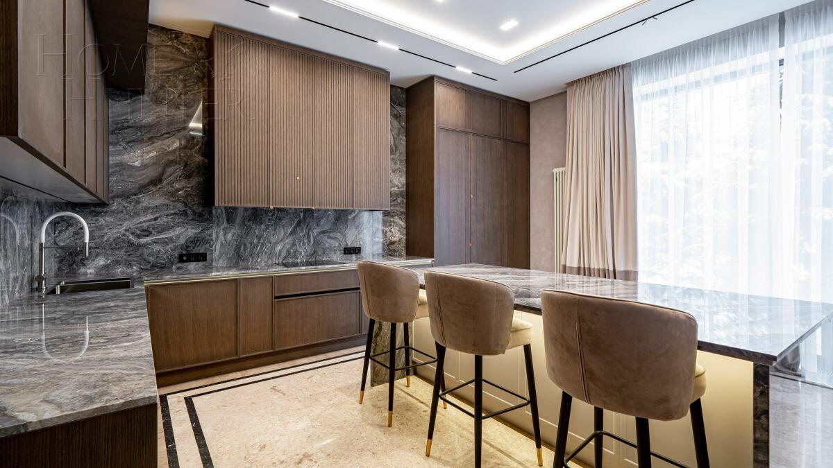 2-этажный коттедж 1 000 м² с отделкой