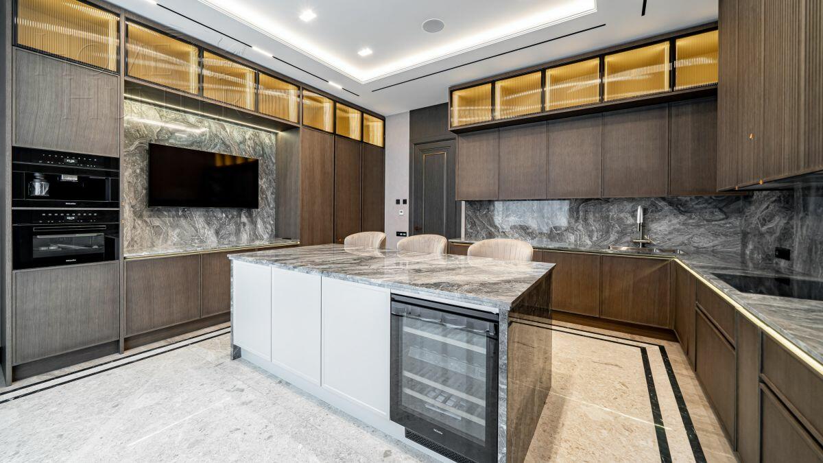 2-этажный коттедж 1 000 м² с отделкой