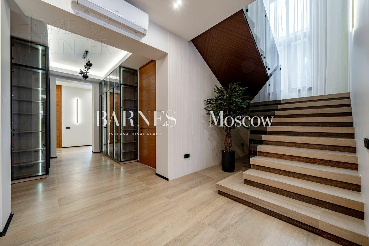 2-этажный коттедж 340 м² с отделкой