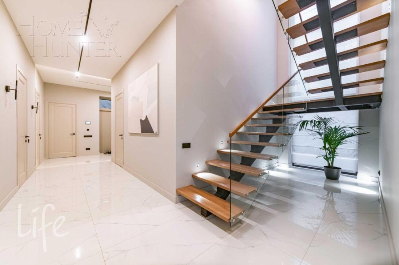 2-этажный коттедж 302 м² с отделкой