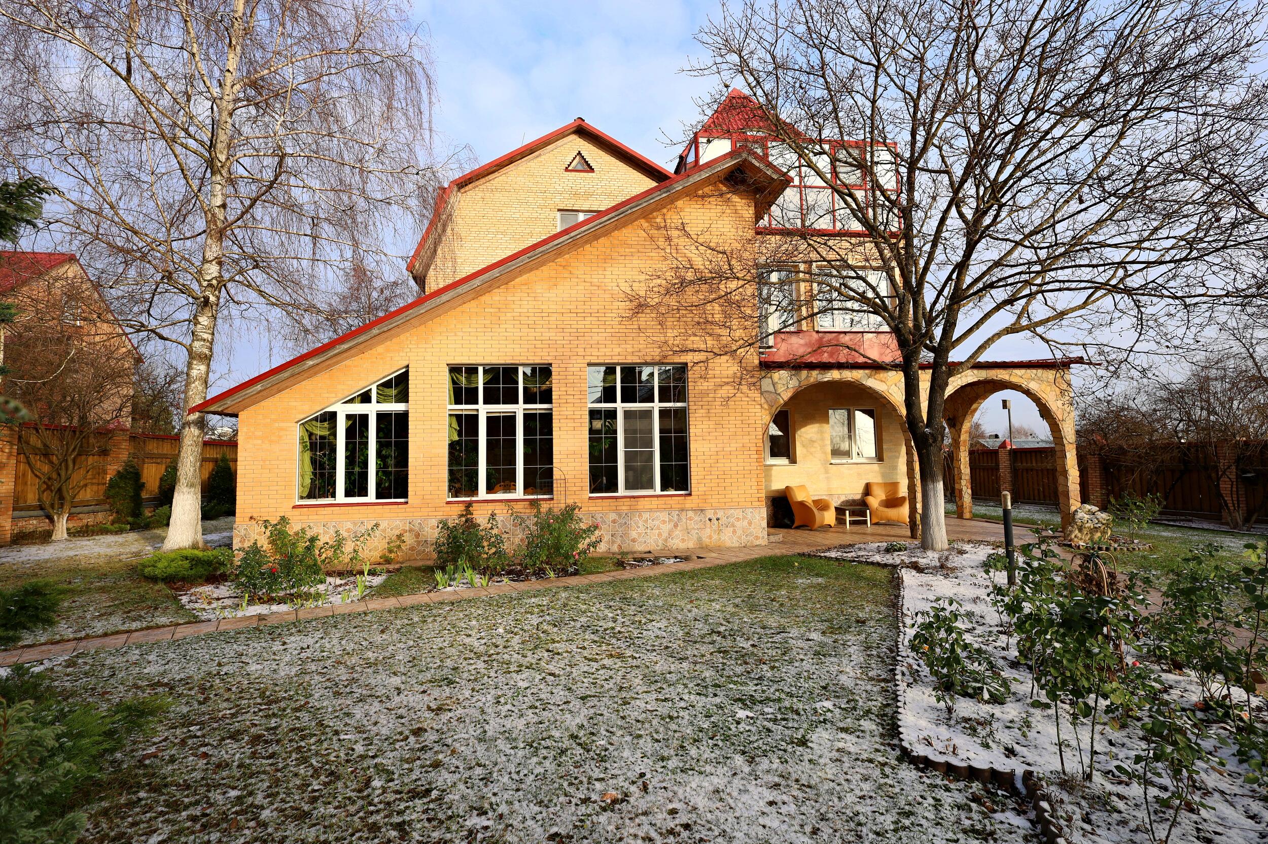 3-этажный коттедж 700 м² с отделкой