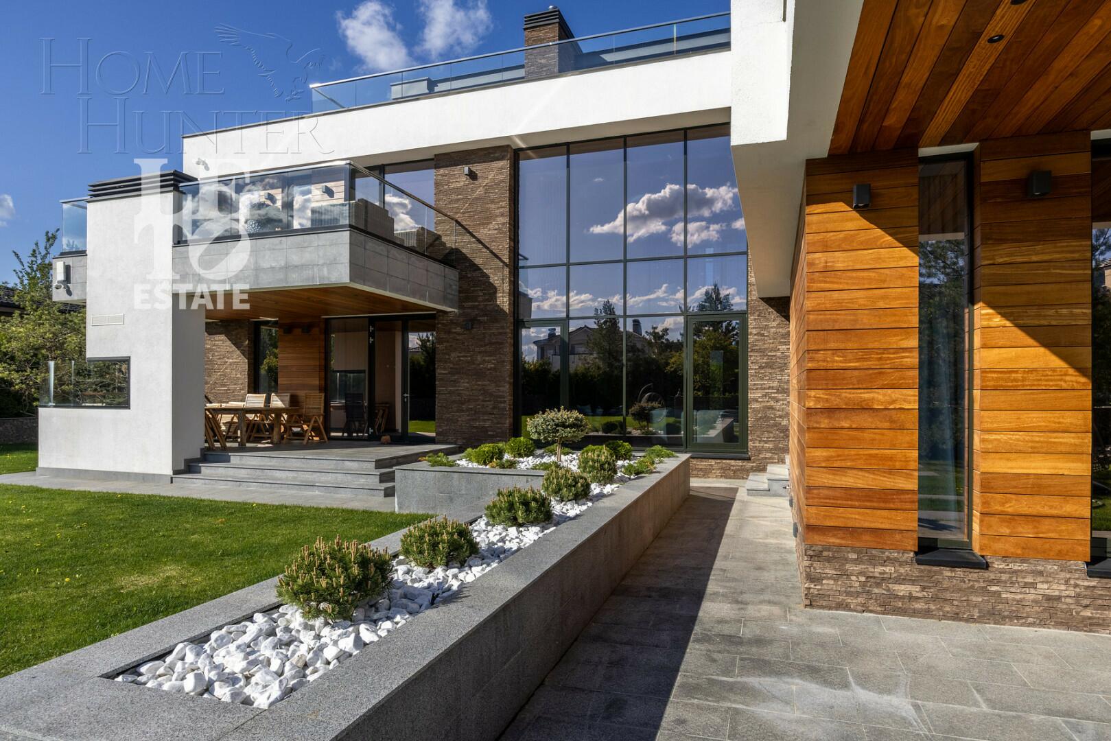 3-этажный коттедж 550 м² с отделкой