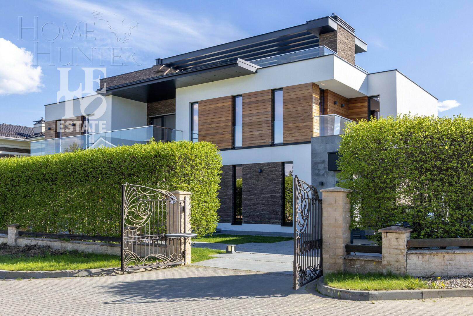 3-этажный коттедж 550 м² с отделкой