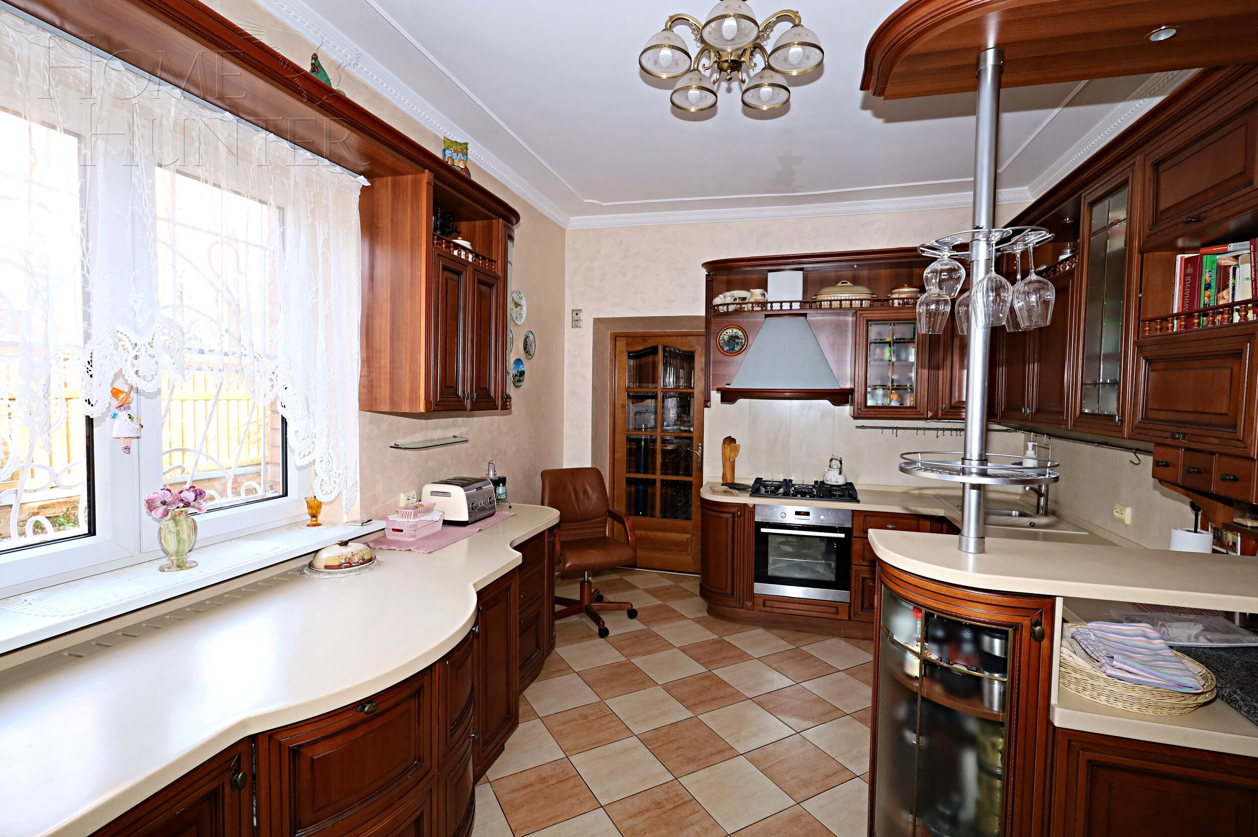 3-этажный коттедж 700 м² с отделкой
