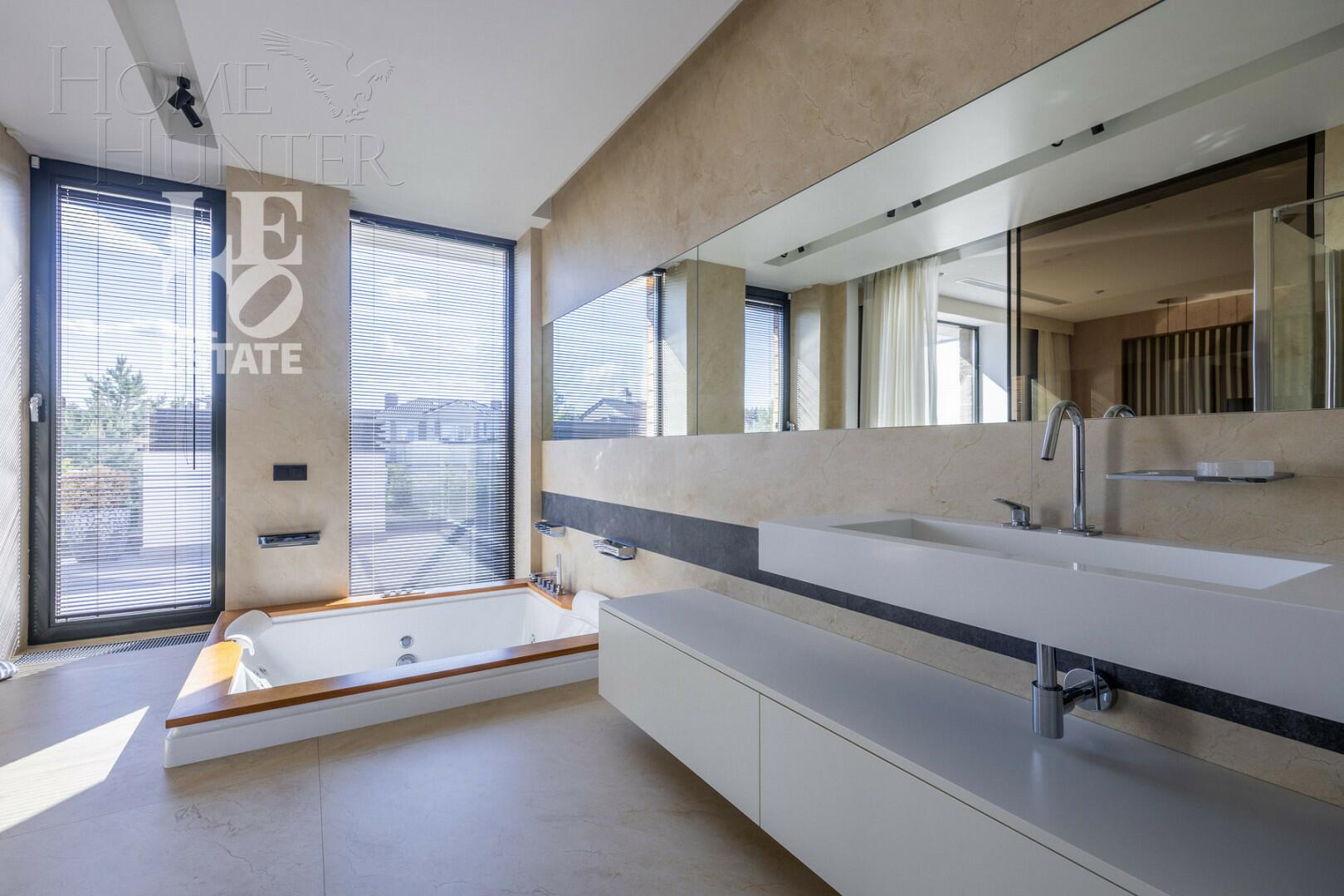 3-этажный коттедж 550 м² с отделкой