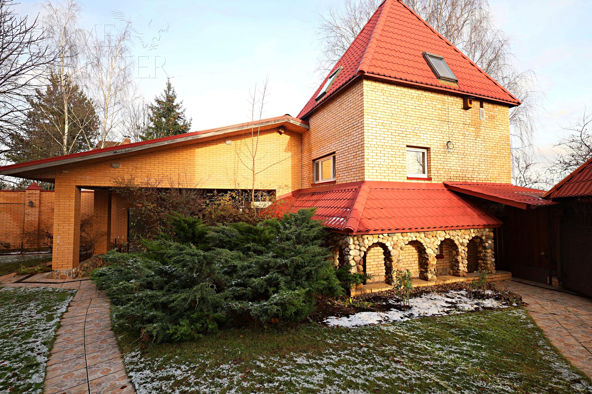 3-этажный коттедж 700 м² с отделкой