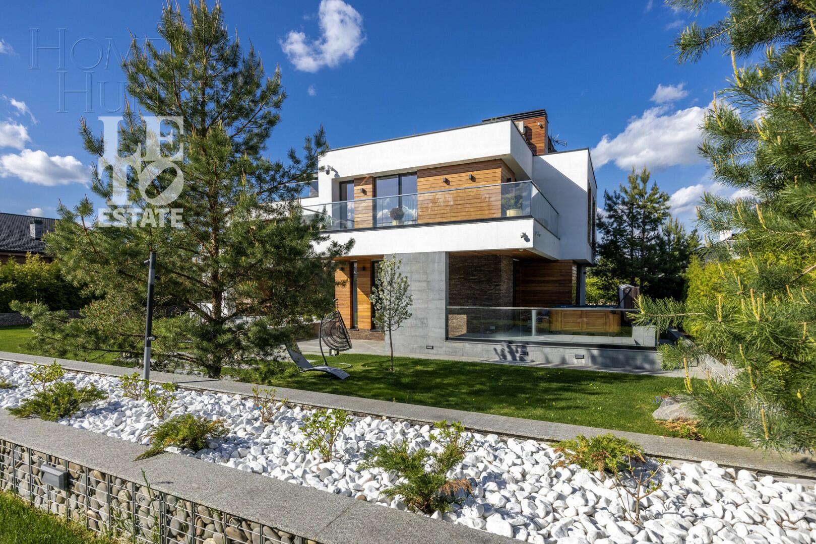 3-этажный коттедж 550 м² с отделкой