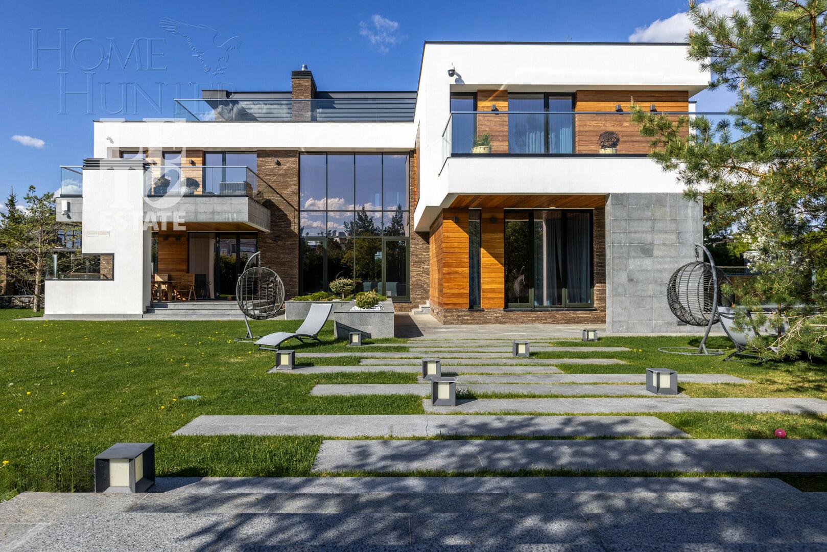 3-этажный коттедж 550 м² с отделкой