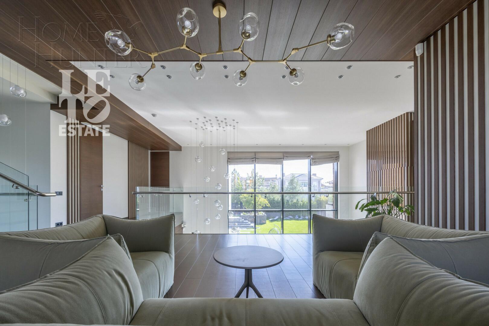 3-этажный коттедж 550 м² с отделкой